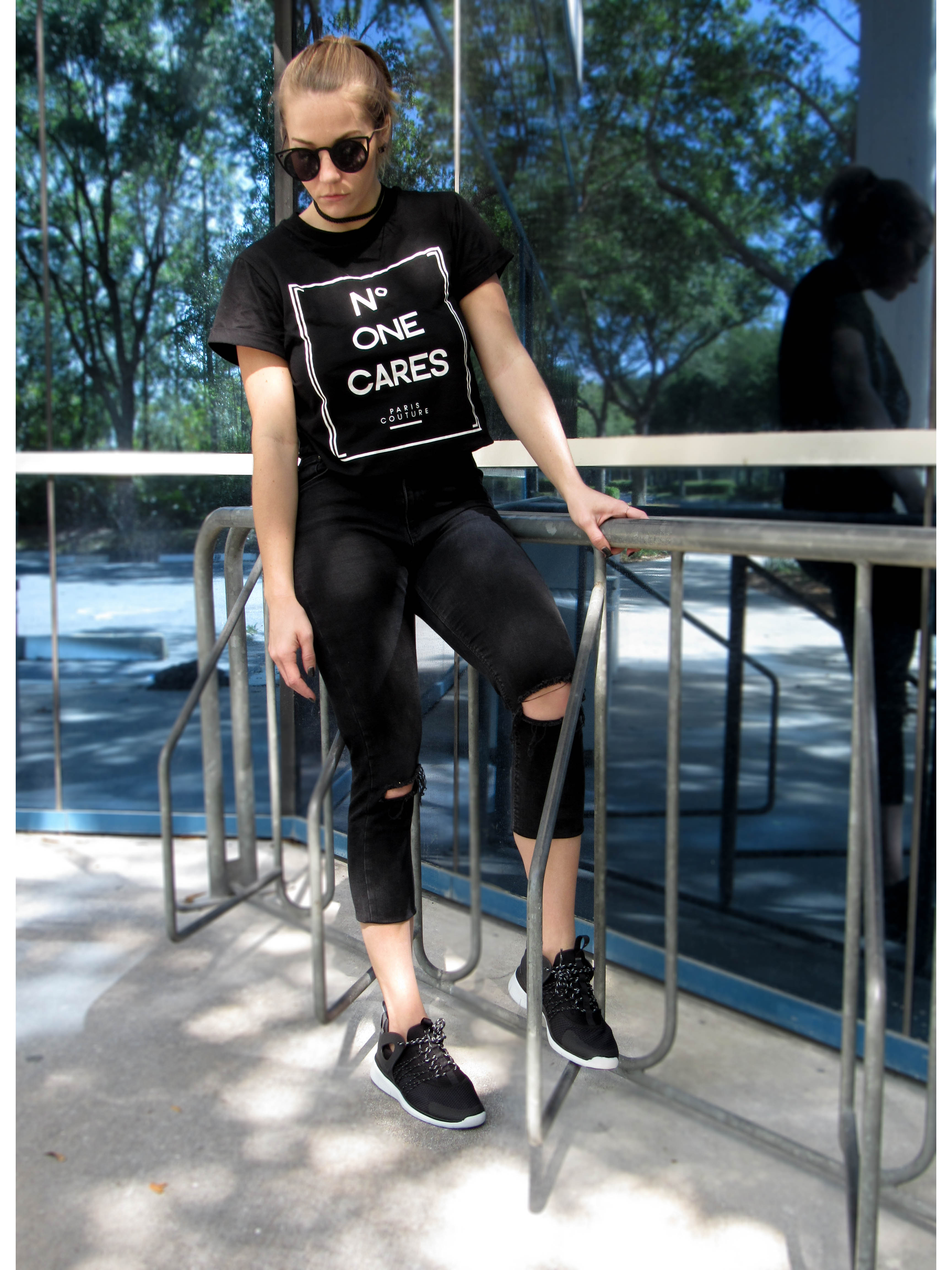 black_ripped_jeans_graphic_tee_outfit_pinterest_blog_style